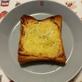TaytNeyy's cooksnap of when they made 簡単惣菜パン！玉ねぎマヨチーズトースト.