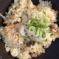 yamahiro10's cooksnap of when they made 炊飯器で簡単☆鮭としめじのマヨピラフ.
