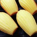 アクス商会食品部門's cooksnap of when they made 簡単!!レモン香るしっとりマドレーヌ.