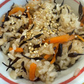 ともチップっぷー's cooksnap of when they made 覚書★ひじきと人参の簡単炊き込みご飯.