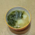 ラリー＆サラ's cooksnap of when they made あおさとじゃがいもと玉葱の減塩味噌汁.