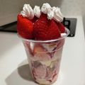 うちゃちゃん♪'s cooksnap of when they made 簡単♡カフェ風ストロベリーパフェ.