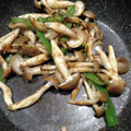 ぱるママ's cooksnap of when they made 【お弁当】ピーマンしめじのおかか炒め.