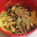 私市ビッキーズ津門巳's cooksnap of when they made “油揚げ舞茸豆苗ぶっかけ蕎麦”.