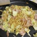 ponkey's cooksnap of when they made 塩ラーメン袋だしで簡単塩焼きそば.