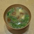 ラリー＆サラ's cooksnap of when they made 簡単#豆腐となめこと春菊のお味噌汁.