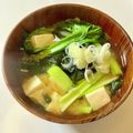 azbjbn's cooksnap of when they made 簡単朝食♬小松菜と豆腐 ワカメのお味噌汁.