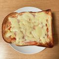 ちゃーりーWKY's cooksnap of when they made 簡単がっつりチーズトースト.