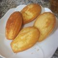 おもち三姉妹's cooksnap of when they made 基本のマドレーヌ.