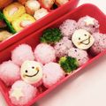 えリﾋﾟｮﾝ★'s cooksnap of when they made キャラ弁*仕掛けおにぎりのお花弁当★.