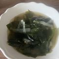 Yokchina's cooksnap of when they made 大根とわかめのみそ汁腸活スープダイエット.