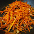 だぁしま's cooksnap of when they made 味付け簡単♪鶏皮でコクうま人参炒め！.