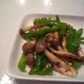 食パンダ's cooksnap of when they made 簡単♪ピーマンとしめじのおかか炒め.