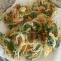 Yokchina's cooksnap of when they made にんじんとたまねぎのシンプルかき揚げ.