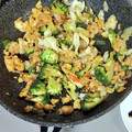 クックMKR96V☆'s cooksnap of when they made 簡単な海老卵と夏野菜オイスターソース炒め.