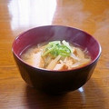 まりみぃ's cooksnap of when they made 朝食に！厚揚げと玉ねぎのお味噌汁.
