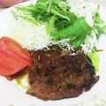 yataさん's cooksnap of when they made 簡単裏技！肉汁ジューシー！ハンバーグ.