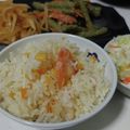 Kayadehutt's cooksnap of when they made 炊飯器にのせるだけ★んまい！えびピラフ♪.