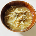 azbjbn's cooksnap of when they made 玉ねぎ えのき 舞茸の味噌汁 簡単です♪.