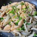 逸ちゃんママ's cooksnap of when they made 鶏むね肉としめじのオイスター炒め.