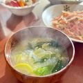 Superlittleboo's cooksnap of when they made ズッキーニとわかめのお味噌汁♪.
