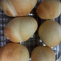 ボンボンママ12's cooksnap of when they made 初めてでも簡単ﾚｰｽﾞﾝ酵母の丸パン♡.