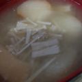 あゆたっくん's cooksnap of when they made えのきとお麩の味噌汁.
