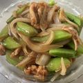 Rick_t's cooksnap of when they made スナップえんどうと新玉ねぎのピリ辛炒め.