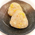 悠LOVE航's cooksnap of when they made 鮭フレークと炒り卵のおにぎり♡.