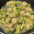 Yokchina's cooksnap of when they made 帆立とブロッコリーのバターしょうゆ炒め☆.