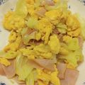 自分キッチン's cooksnap of when they made キャベツとふんわり卵とハム炒め.