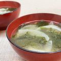 horseland's cooksnap of when they made うちの定番「わかめと玉ねぎの味噌汁」.