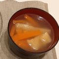 ミドランドキッチン's cooksnap of when they made 胡麻の風味満点☺人参と油揚げの胡麻味噌汁.