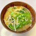 azbjbn's cooksnap of when they made レタスとえのきと油揚げの味噌汁.