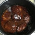 yuli1223's cooksnap of when they made 夫が愛する♡懐かしの煮込みハンバーグ.