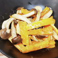 ♡YKitchen♡'s cooksnap of when they made キャベツとしめじのマヨポン炒め♡.