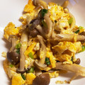 さちぶた♪'s cooksnap of when they made 簡単！しめじと卵のオイマヨ炒め.