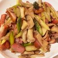 まん☆まる's cooksnap of when they made 簡単一品☆アスパラベーコンキノコ炒め☆.