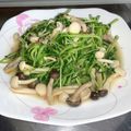 ladyoscar's cooksnap of when they made こんがりしめじと豆苗の炒めナムル.