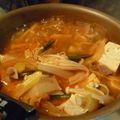 minami1977's cooksnap of when they made 超かんたん！桃屋「キムチの素」でキムチ鍋.