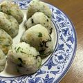 chi−ちゃん's cooksnap of when they made 大根葉&塩昆布のおにぎり.