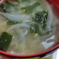 あゆたっくん's cooksnap of when they made 新わかめと新玉ねぎの味噌汁.