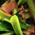 あかぷり's cooksnap of when they made うるいとベーコンのおかか炒め.