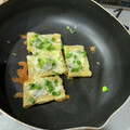 ちょこまなな＊°'s cooksnap of when they made 【おうち居酒屋】しらすとねぎの油揚げピザ.