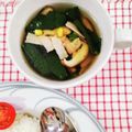 在宅勤務のおじさん's cooksnap of when they made ほうれん草とベーコンのコンソメスープ.