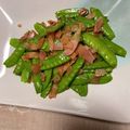 ながぴー♧'s cooksnap of when they made 絹さやとベーコンの炒め物.