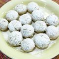 チェビス's cooksnap of when they made 簡単さくほろ☆ごま塩スノーボール。.