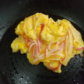 ひんべえ's cooksnap of when they made 卵とカニカマのガリバタ炒め.
