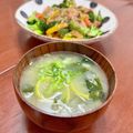 Superlittleboo's cooksnap of when they made ズッキーニとわかめのお味噌汁♪.