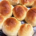 いーだだんだん's cooksnap of when they made コストコディナーロール風のパン.